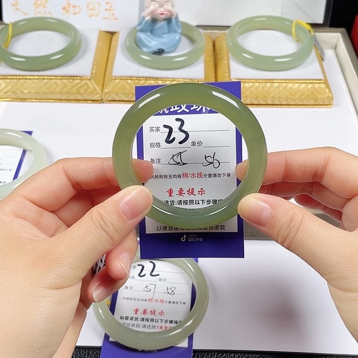 和田玉未镶嵌手镯