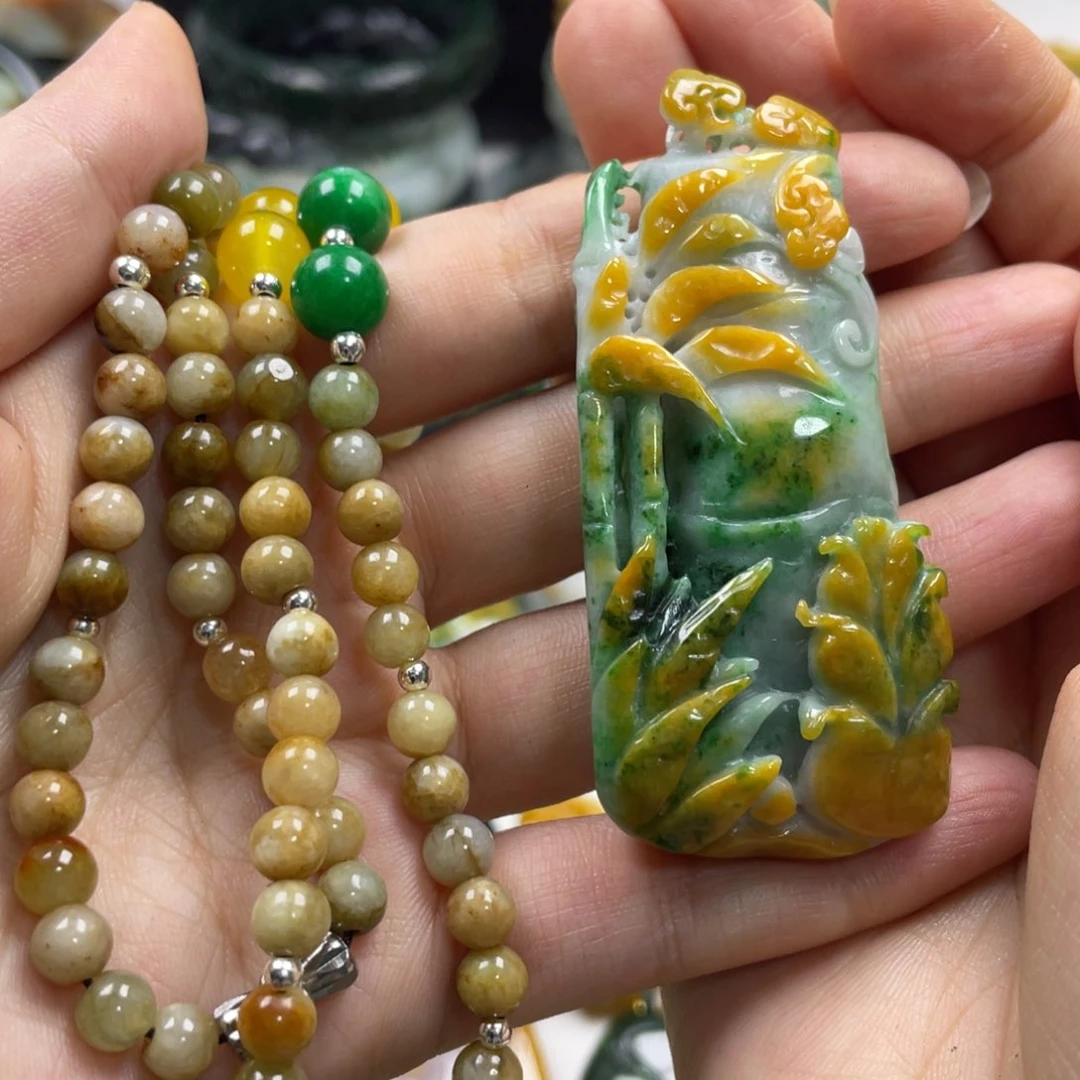 翡翠未镶嵌项圈马*海牌子