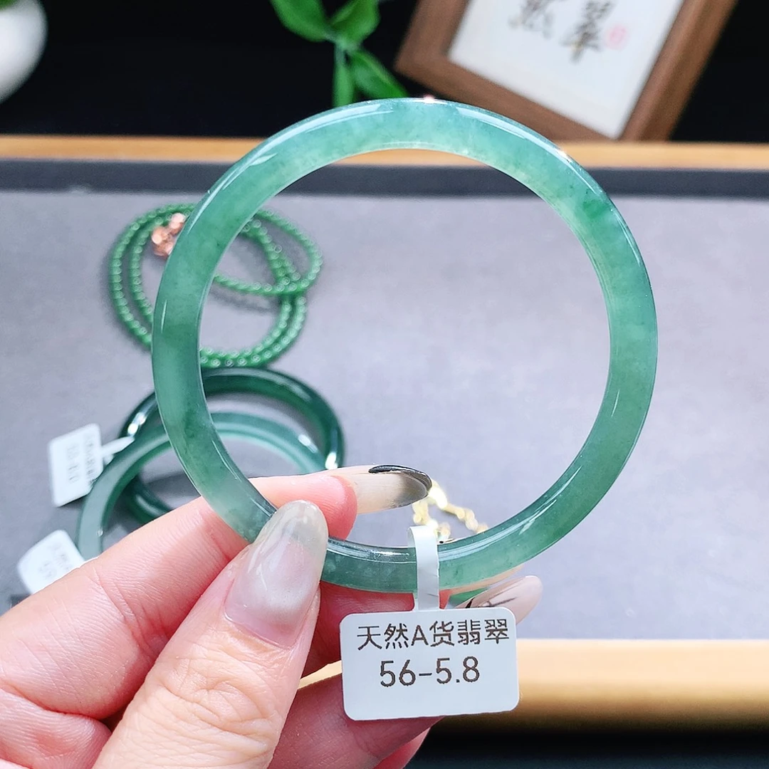 翡翠手镯（圆镯）未镶嵌
