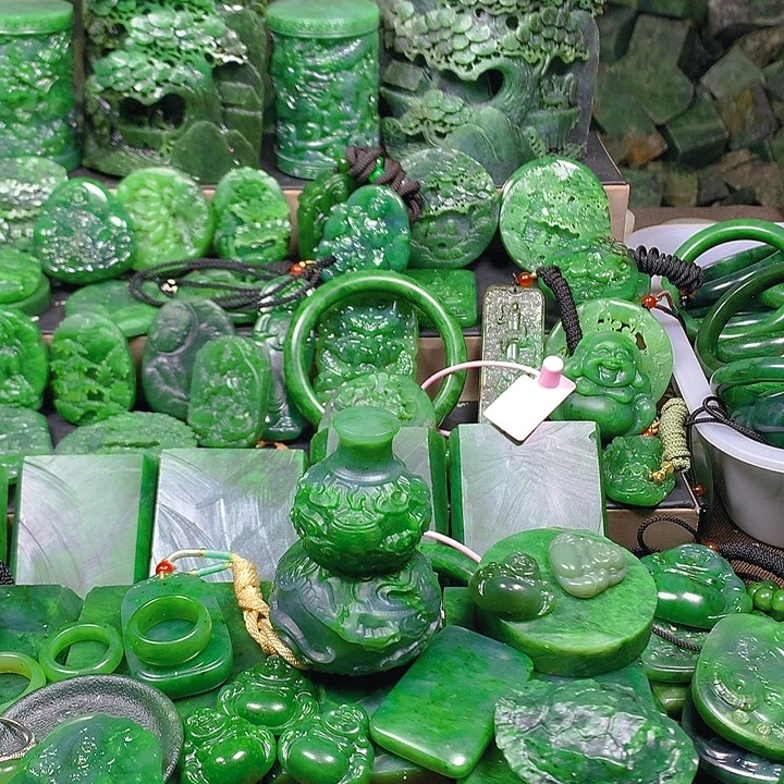 龙***下和田玉（碧玉）未镶嵌珠宝奇石