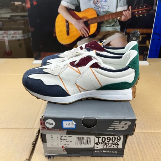 T0909 NEW BALANCE GS327HH1 40码250儿童运动鞋微瑕疵 无售后