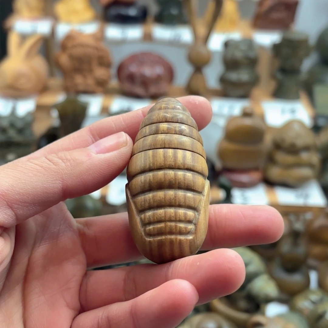 老***辕木绿檀木蚕宝宝把件