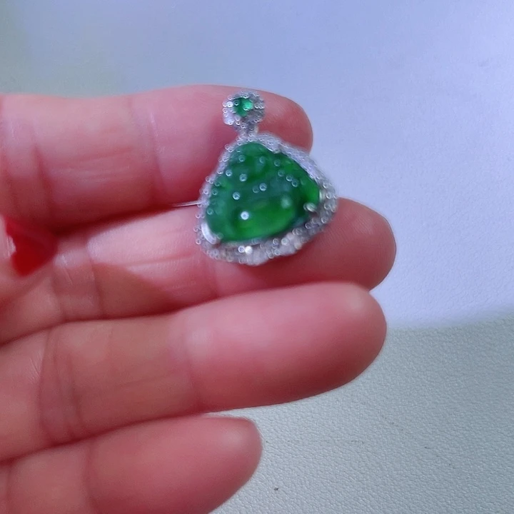 翡翠颈饰未镶嵌翡翠佛