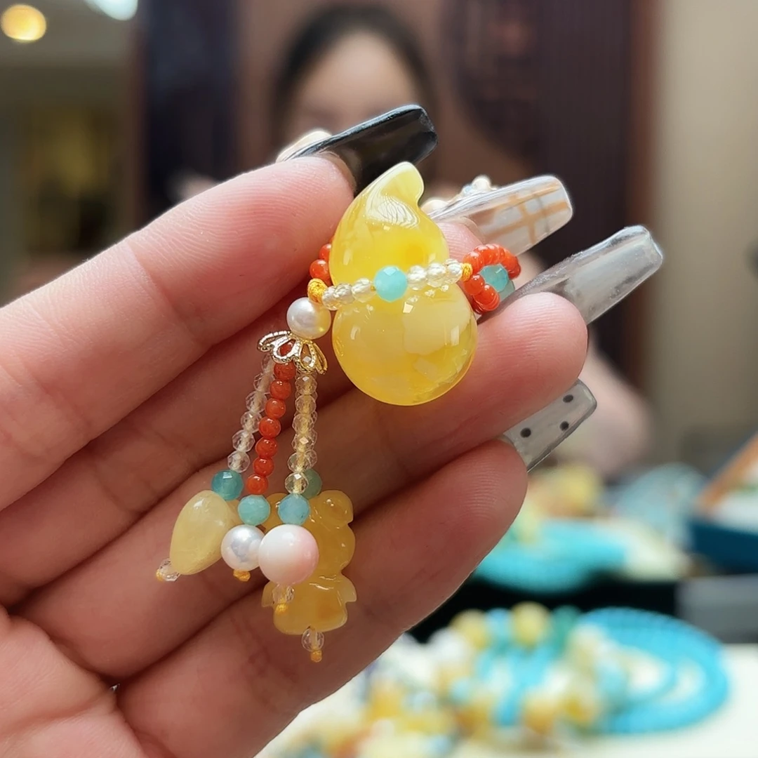 琥珀手镯未镶嵌琥珀
