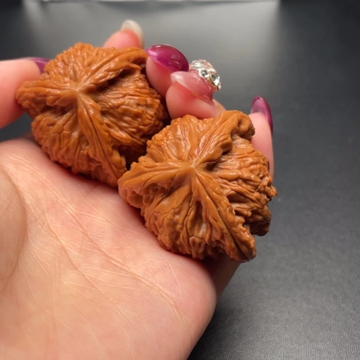 森***林文玩核桃吊坠白狮子