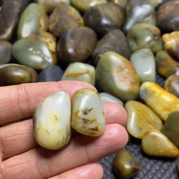 飘***剑未镶嵌和田玉（糖玉）珠宝奇石