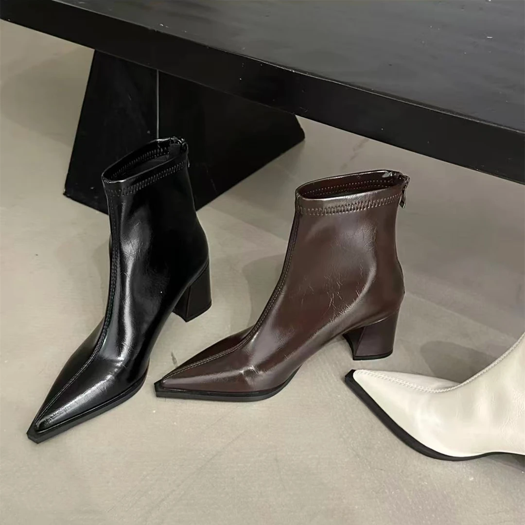 2025秋冬新款法式尖头高跟短靴女设计感粗跟显瘦马丁靴百搭女神范