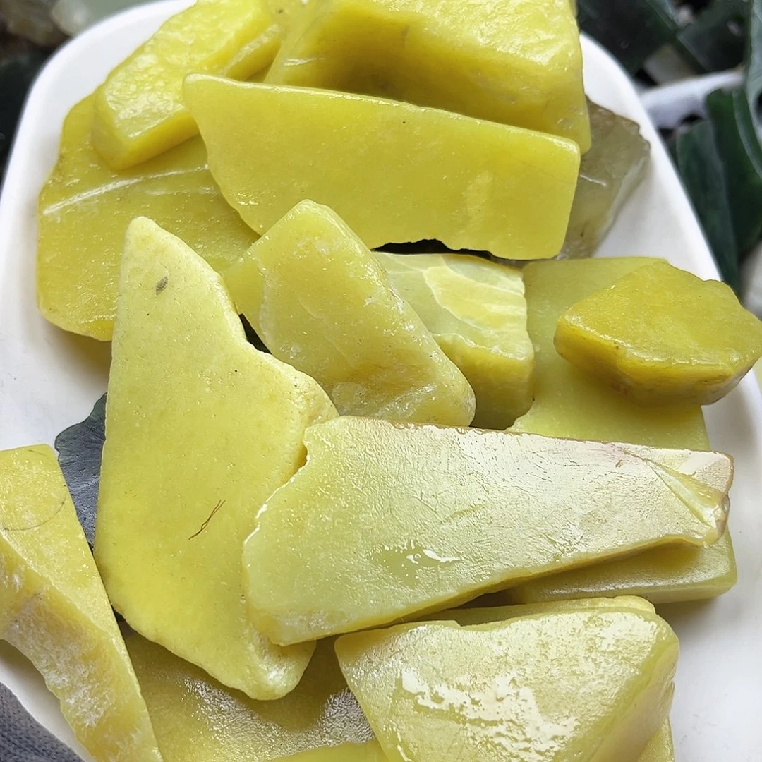 未镶嵌石英质玉（黄龙玉）颈饰