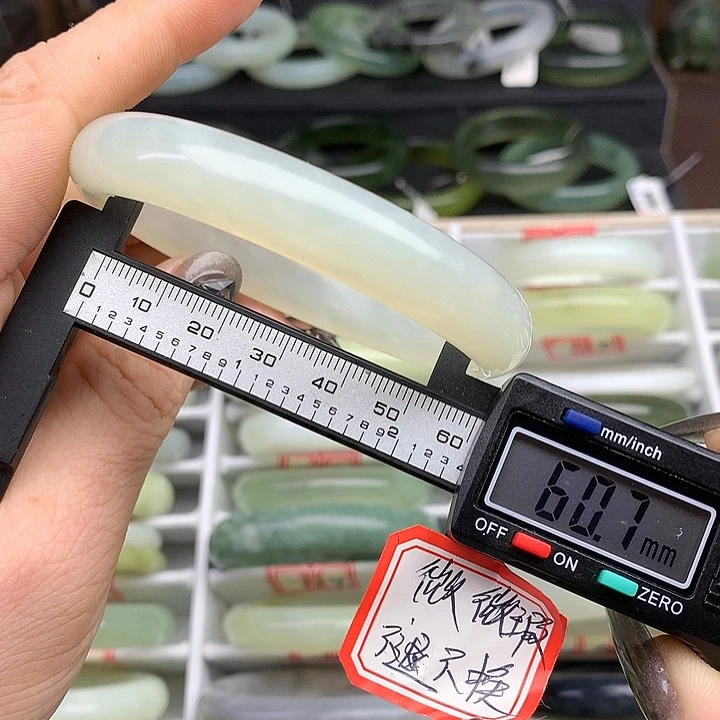 蛇纹石玉手镯未镶嵌799