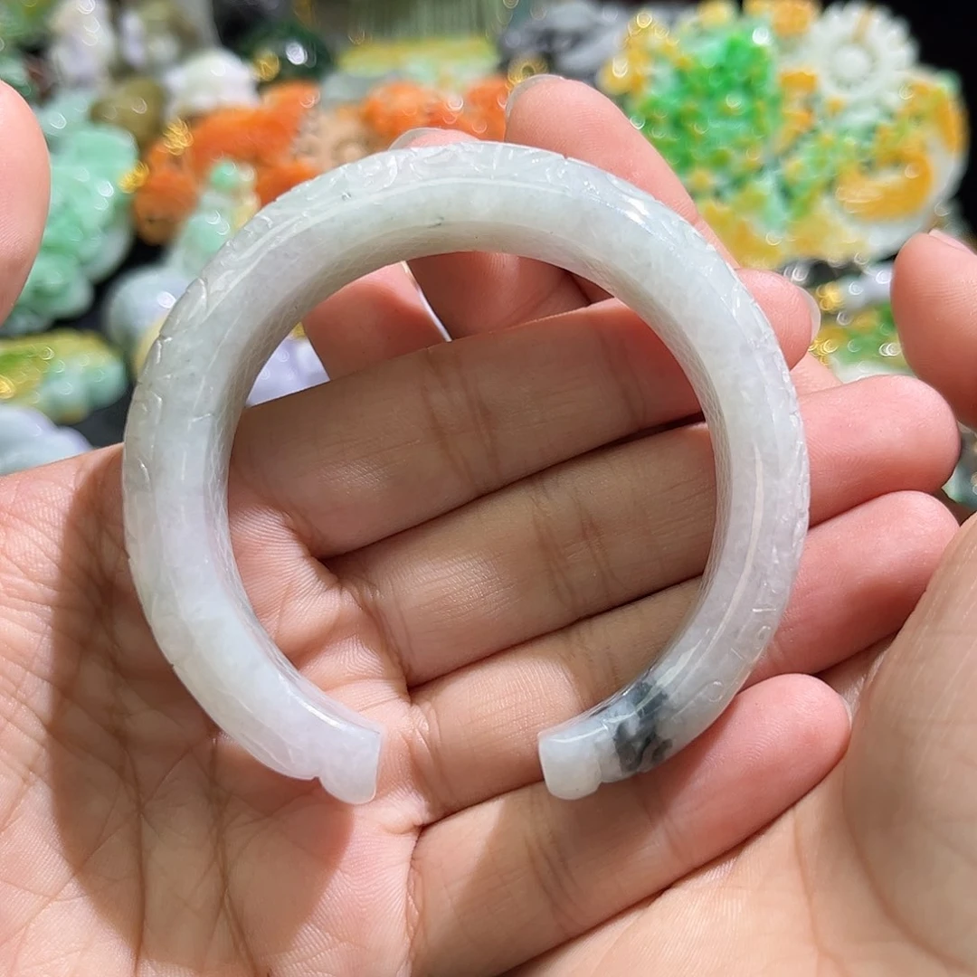 翡翠未镶嵌颈饰待编织
