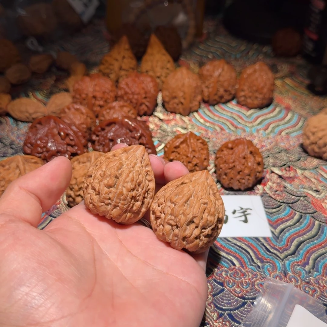 把件核桃105号39坐佛文玩核桃