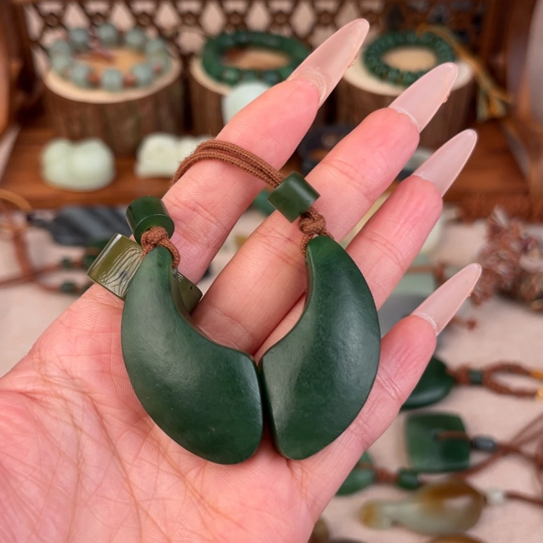 九***月颈饰未镶嵌和田玉（糖玉）