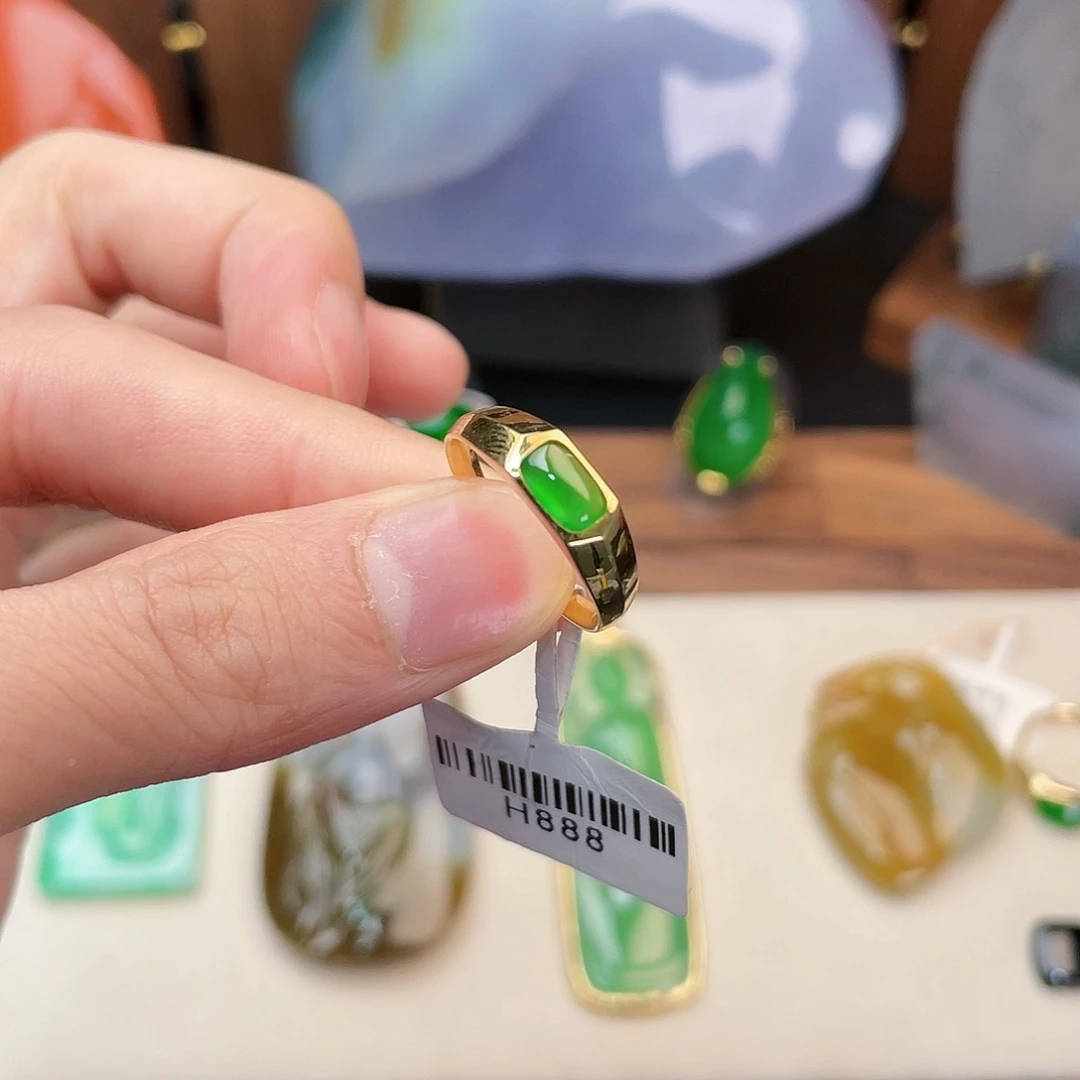 翡翠18K金镶嵌戒指