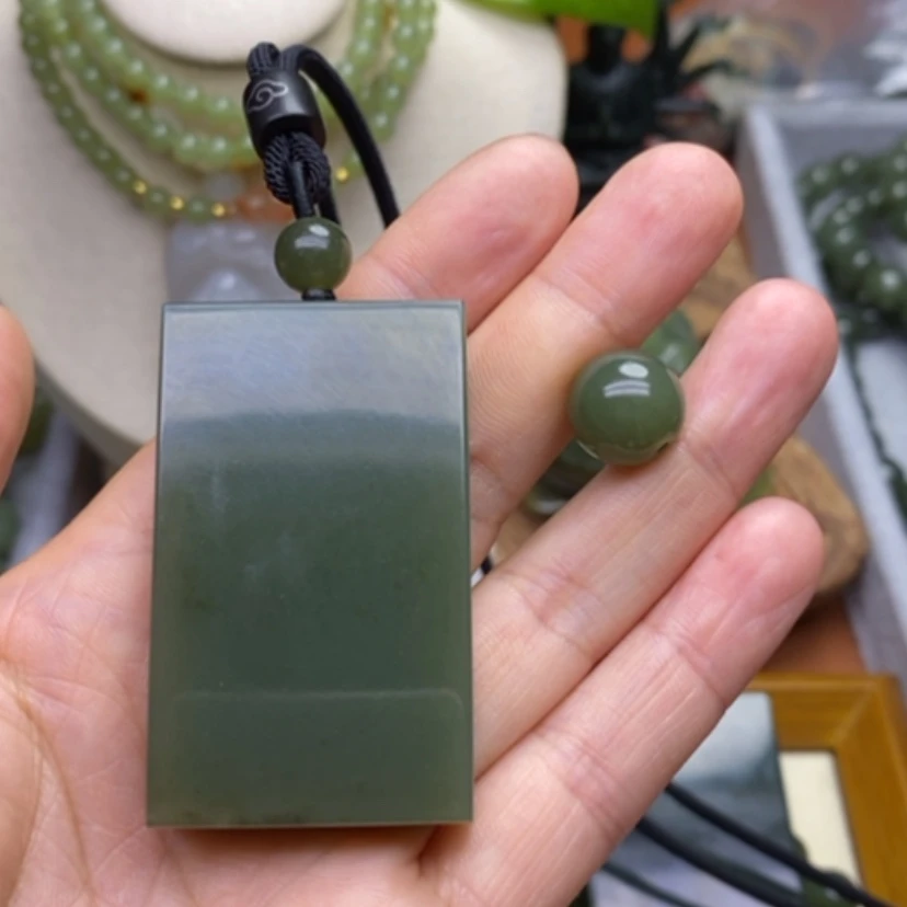 【闪购商品】未镶嵌岫岩老玉（透闪石质玉）挂件大*猩