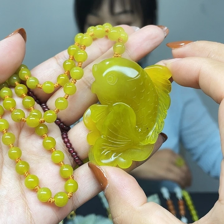蛇纹石玉未镶嵌颈饰
