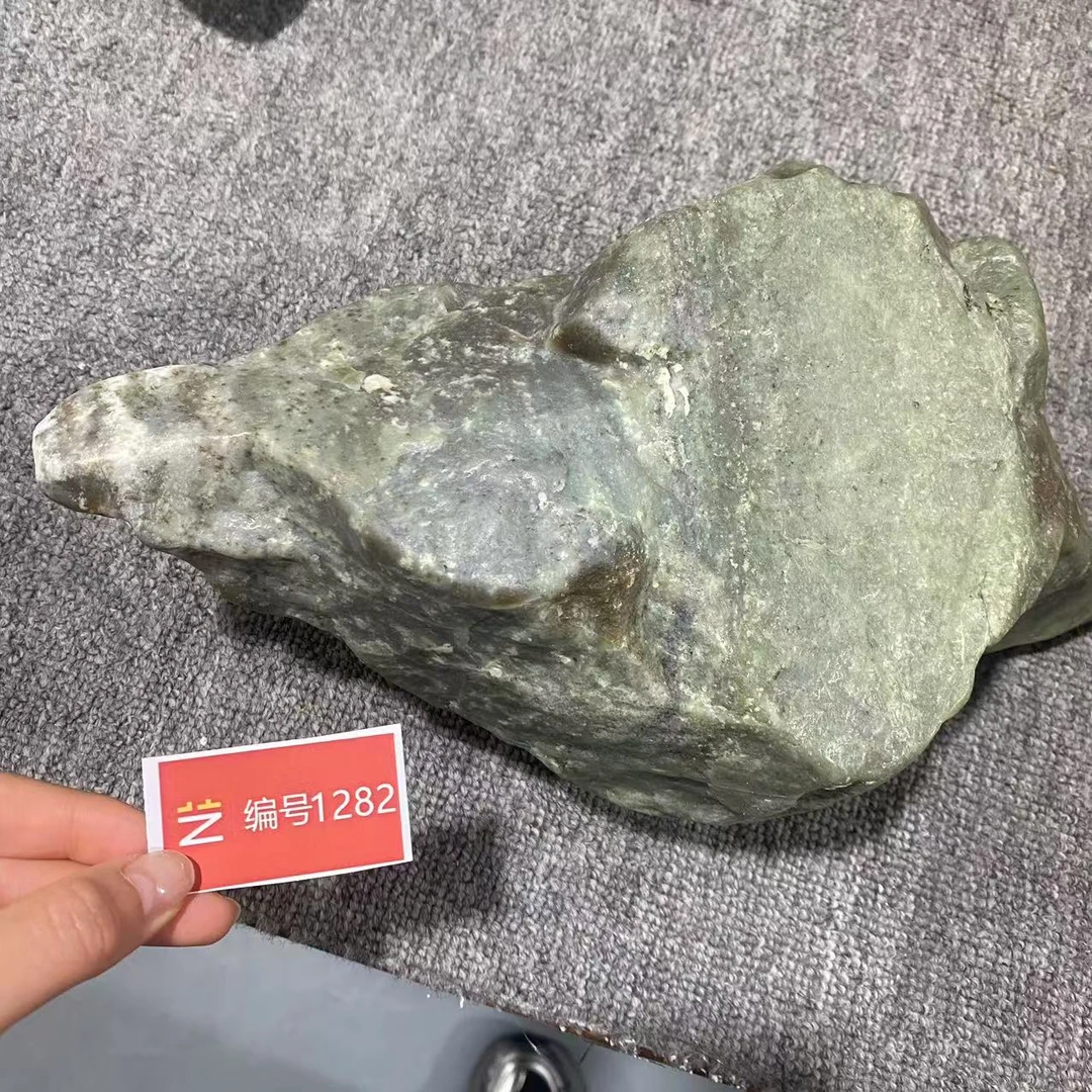 新疆玉料原石发一件编号1282
