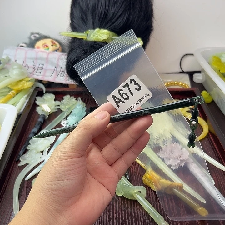 笑***城蛇纹石玉合金发饰