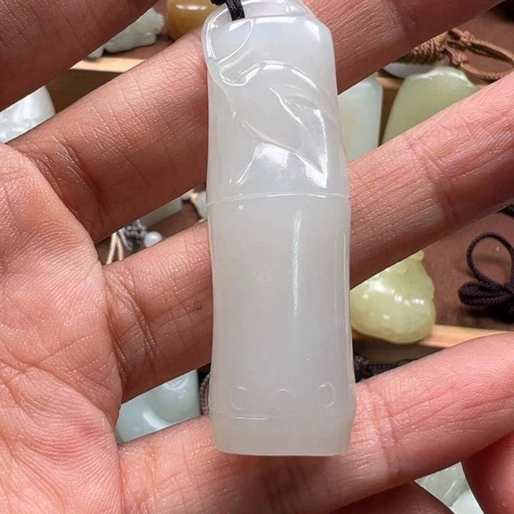 水***果和田玉未镶嵌颈饰且末如意