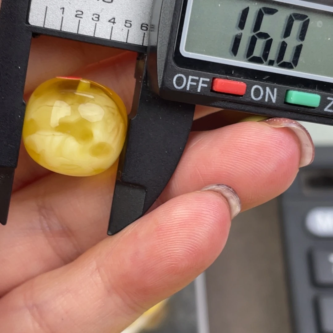 未镶嵌蜜蜡裸石165