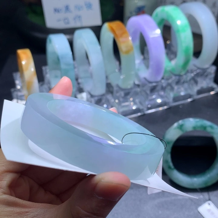 定制翡翠未镶嵌翡翠手镯