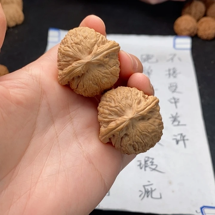 文玩核桃吊坠末**秋650。36乾隆磨虫眼