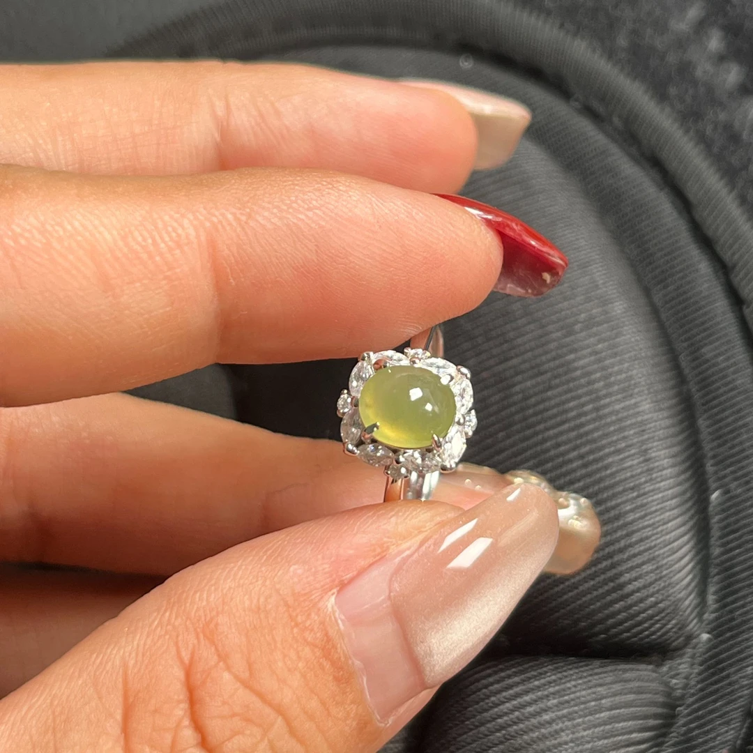 925银镶嵌 缅甸天然翡翠A货 冰种 橄榄色 戒指 尺寸6.5。5.7。3.7