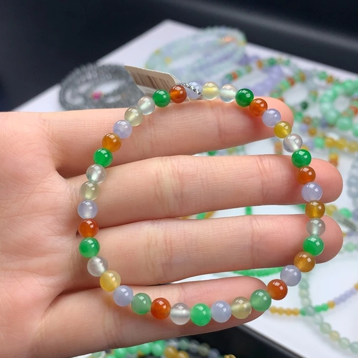 翡翠手镯未镶嵌卡