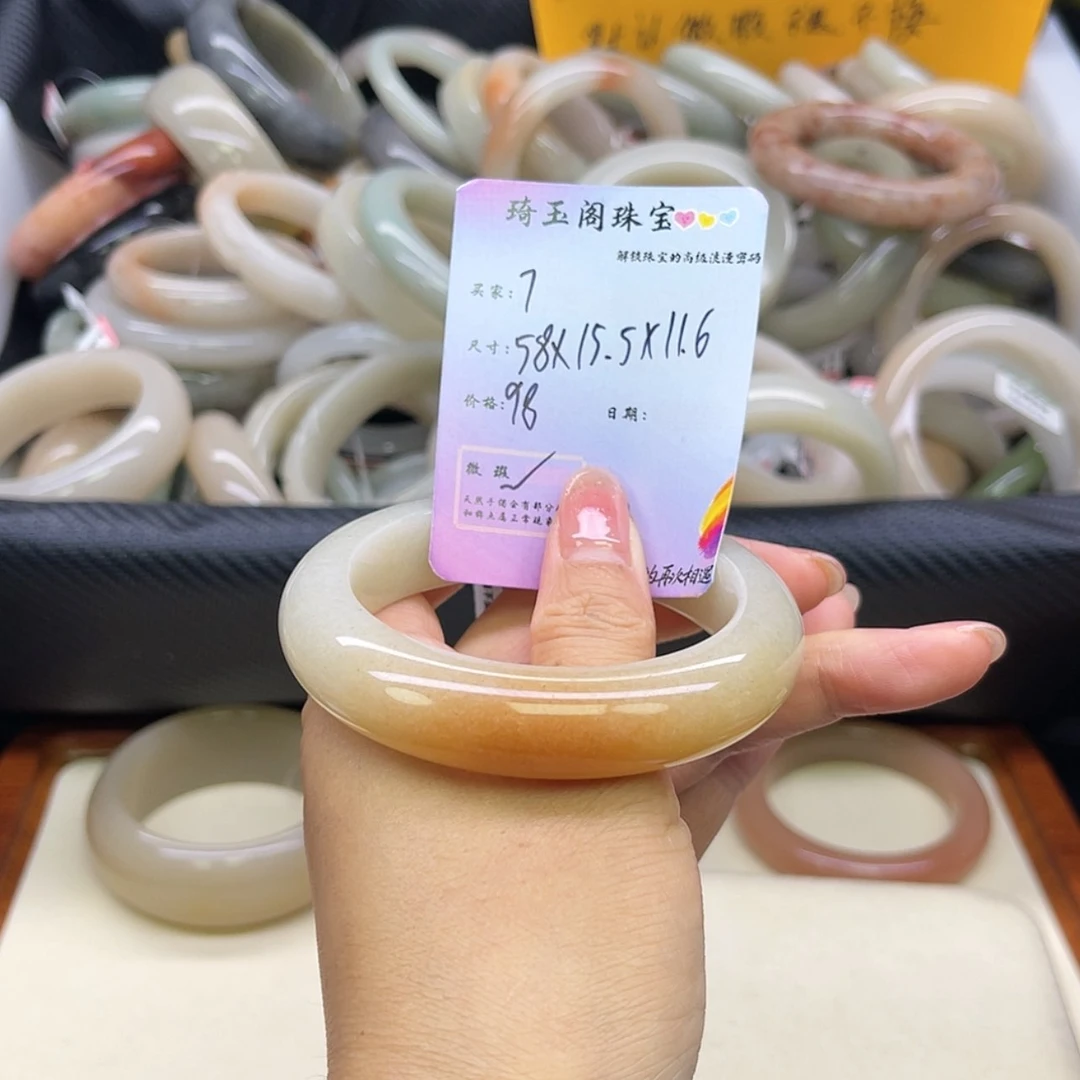 【闪购商品】石英质玉手镯未镶嵌