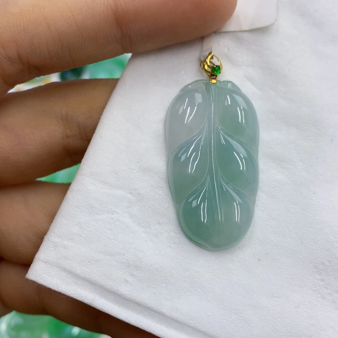 翡翠18K金镶嵌颈饰