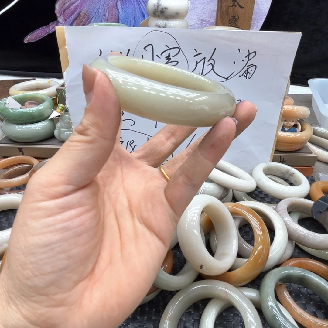 用***8石英质玉合金手镯