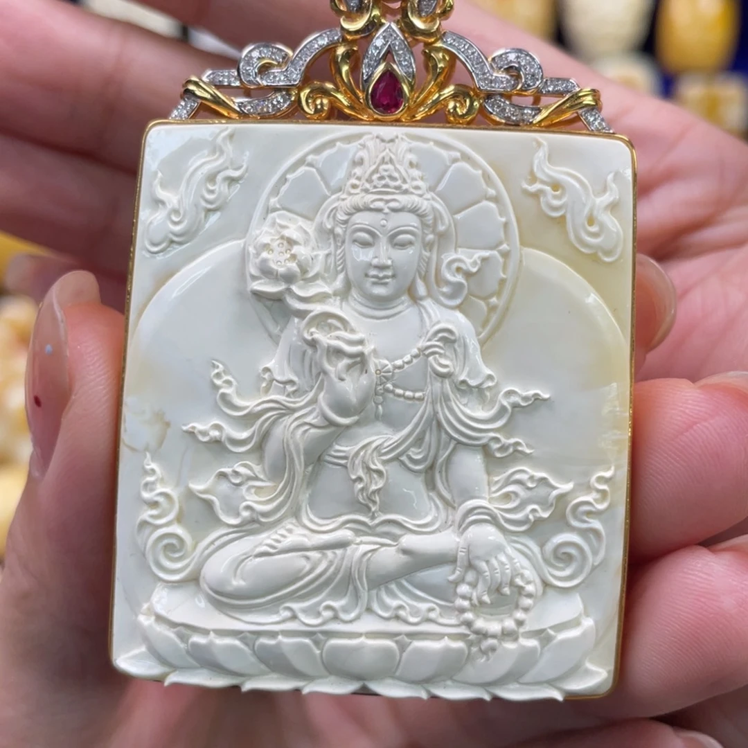 蜜蜡18K金镶嵌裸石琥珀蜜蜡雕刻件