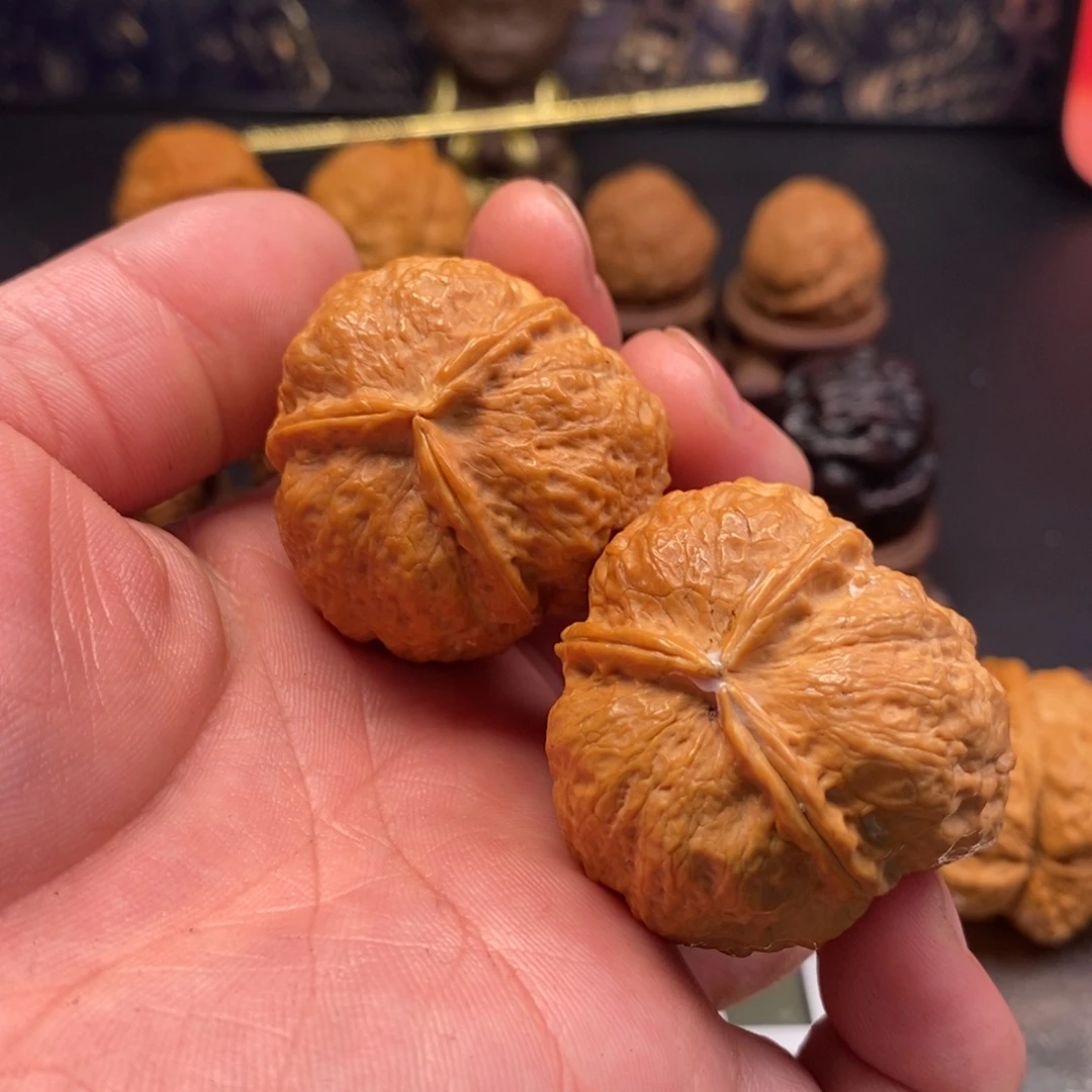 文玩核桃把件铁皮三愣