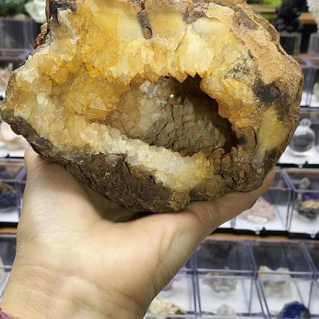 亚克力脑脑晶洞摆件