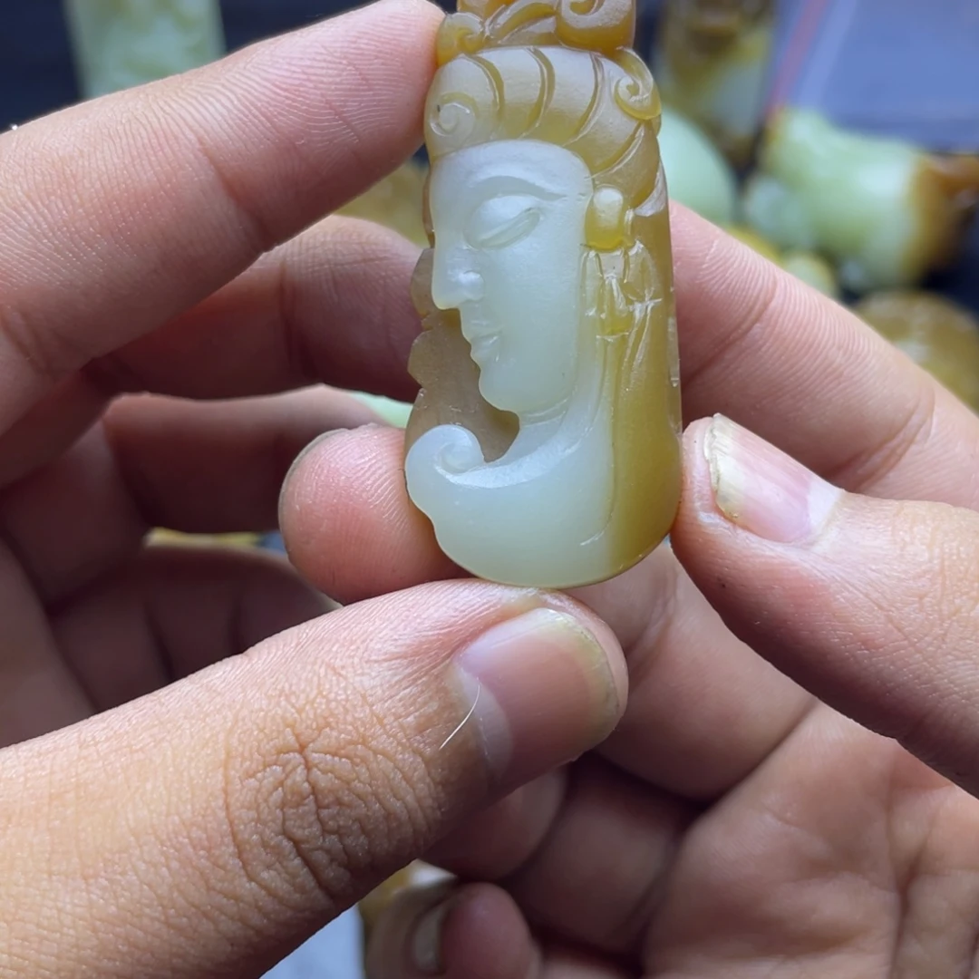 盒****和田玉（糖玉）未镶嵌颈饰