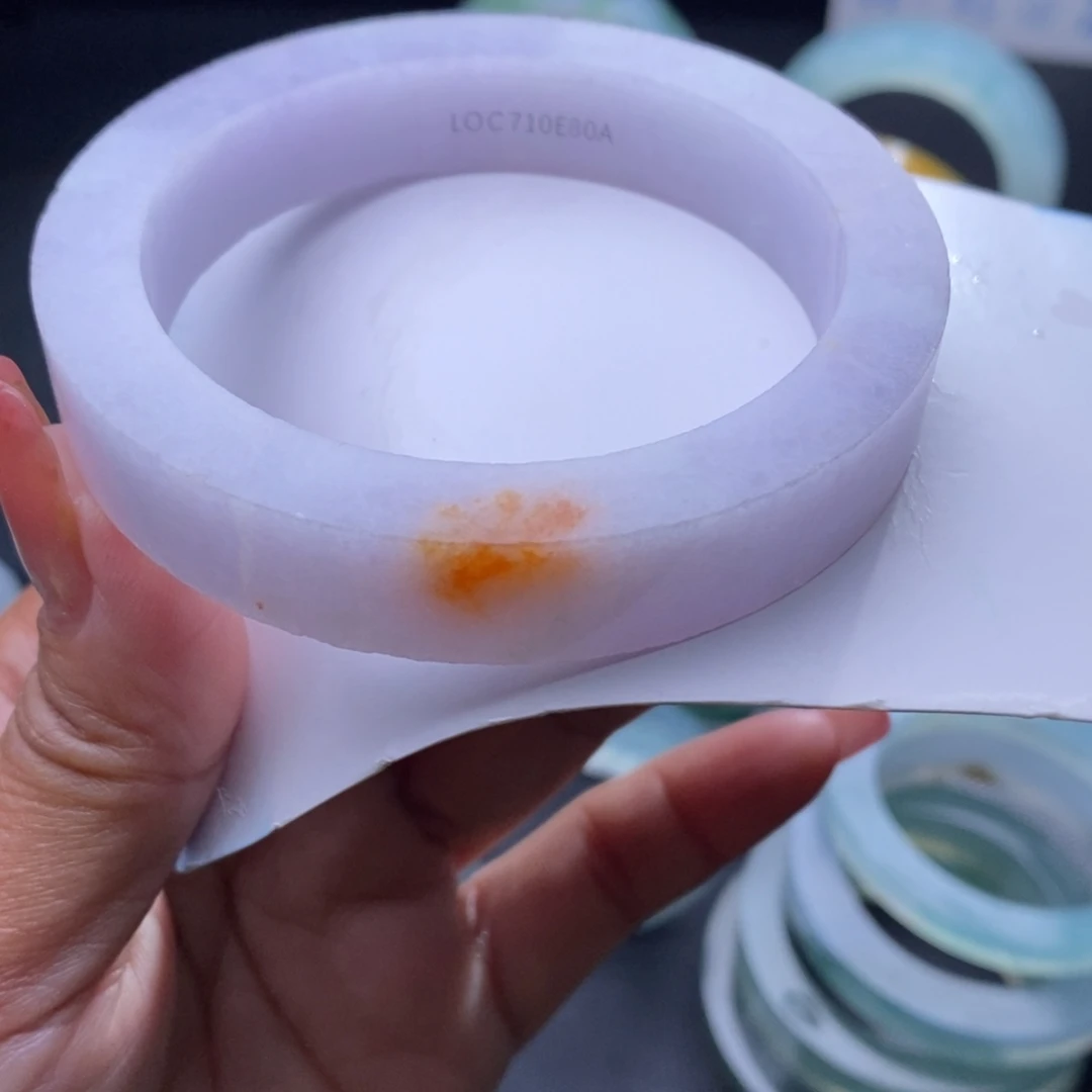 定制翡翠未镶嵌翡翠手镯