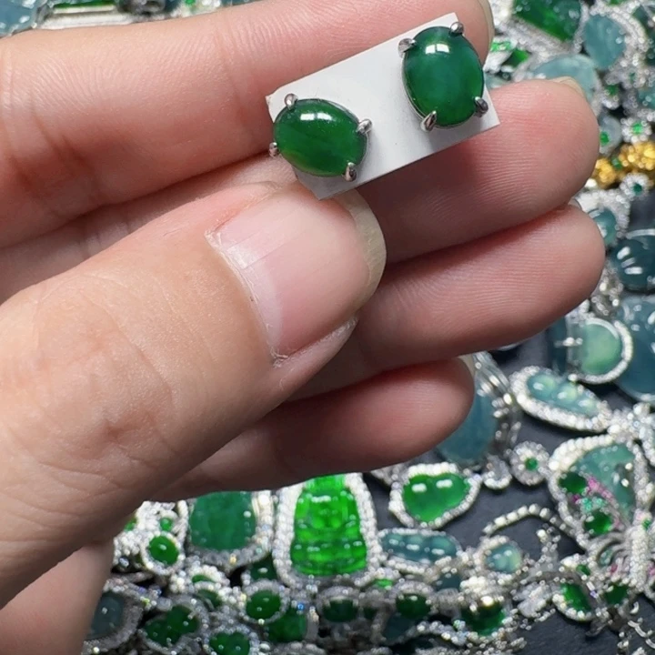 翡翠未镶嵌颈饰天然A货翡翠放漏