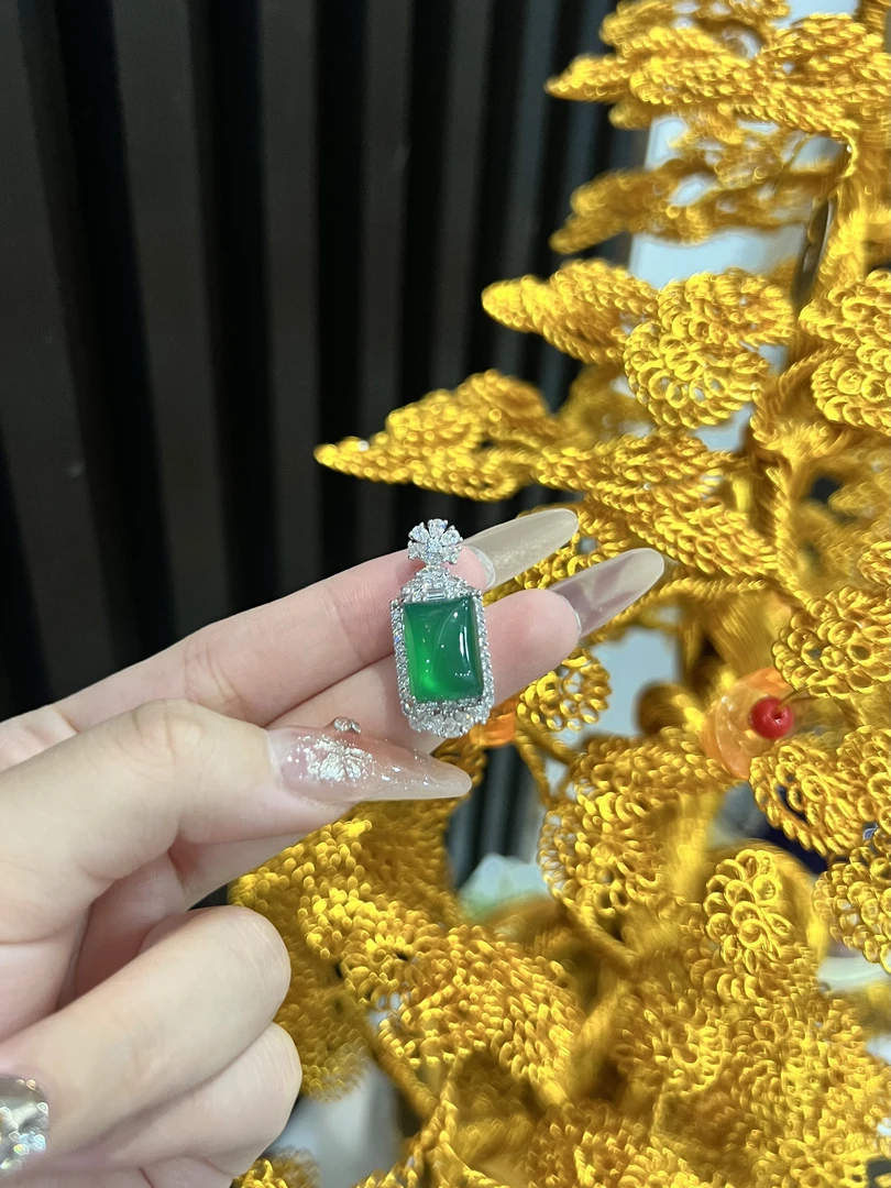 小无事牌吊坠豪镶玉髓