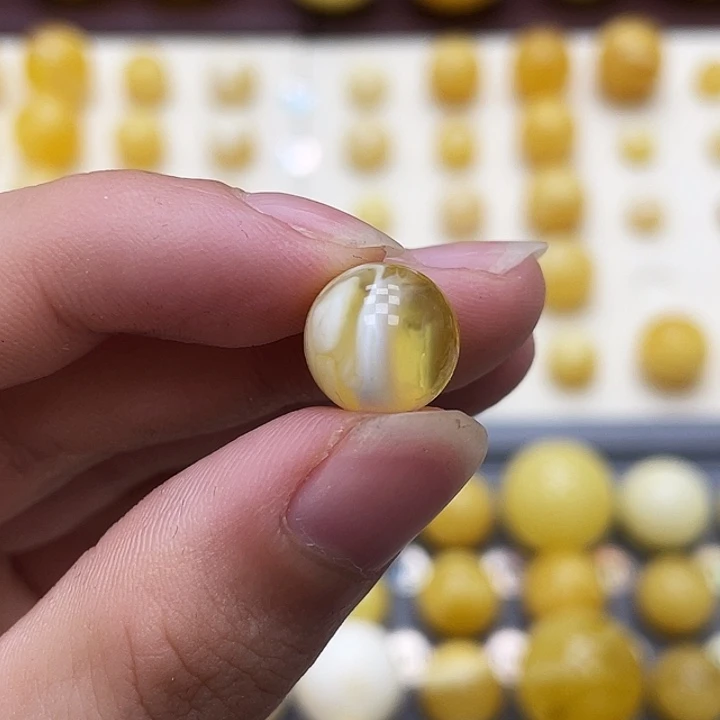 琥珀未镶嵌裸石11.1mm 瑕 417