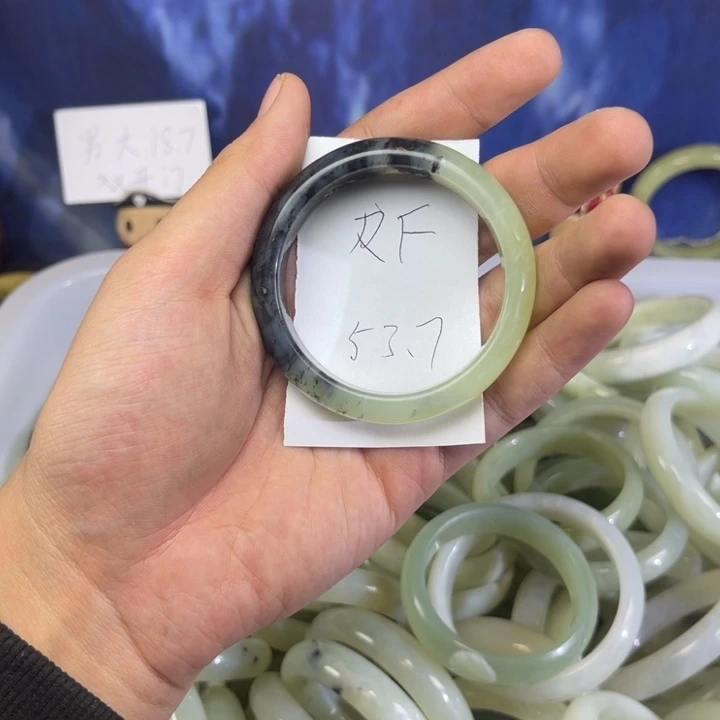 蛇纹石玉手镯未镶嵌R****）