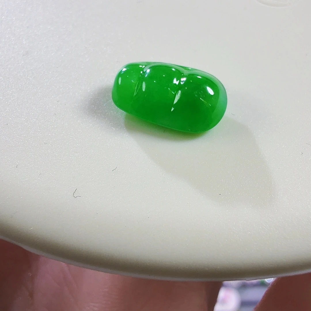 翡翠未镶嵌颈饰豆子