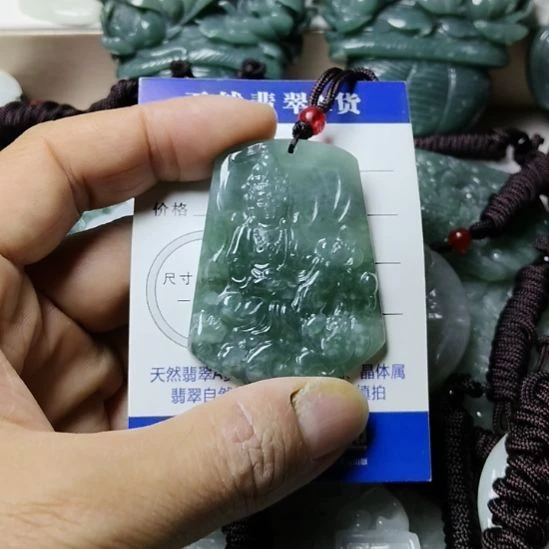 翡翠未镶嵌颈饰挂件