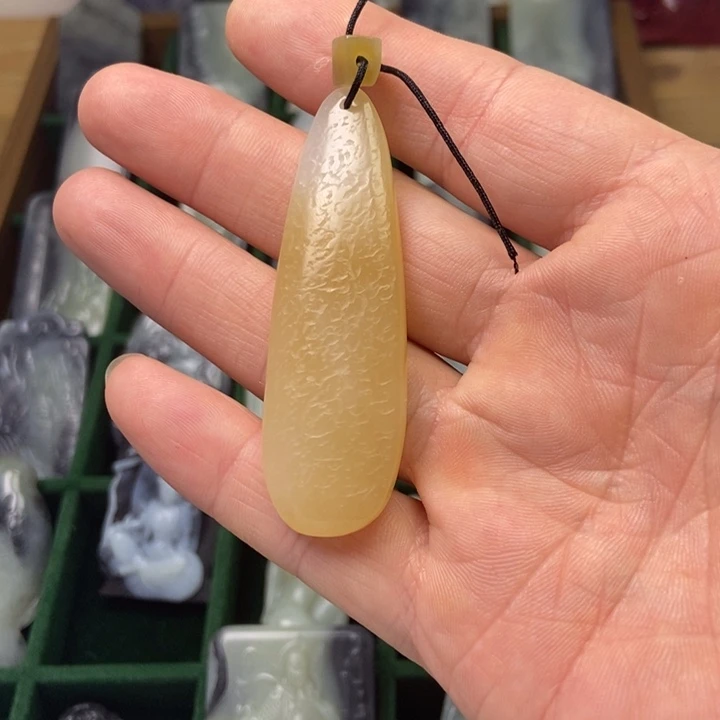 颈饰未镶嵌透闪石质玉18