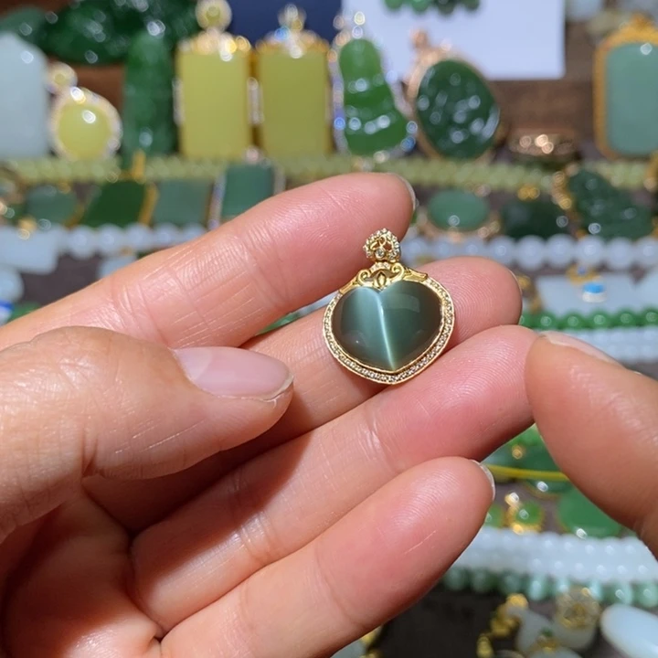 1***姐和田玉（碧玉）18K金镶嵌颈饰