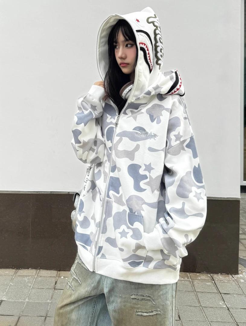 （瑕疵！介意勿拍）某保199！绒迷彩鲨鱼拉链卫衣