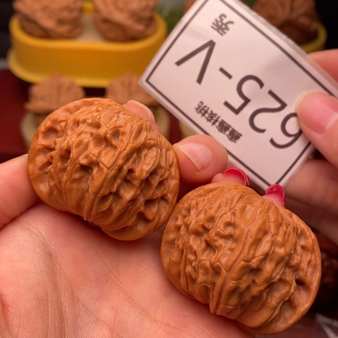 桃核把件正磨40……