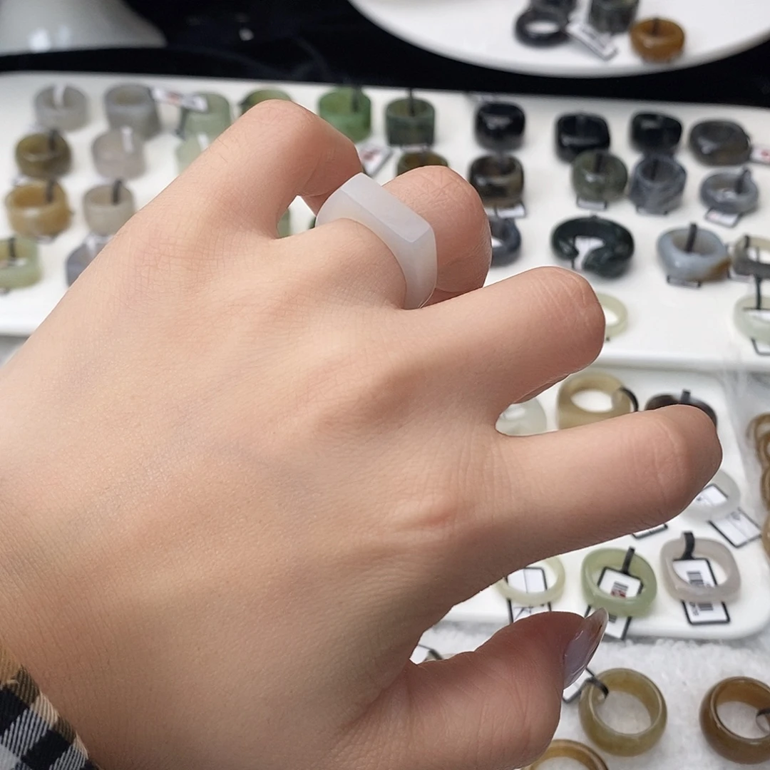 和田玉（糖玉）未镶嵌戒指M63透灰窄马鞍17.3