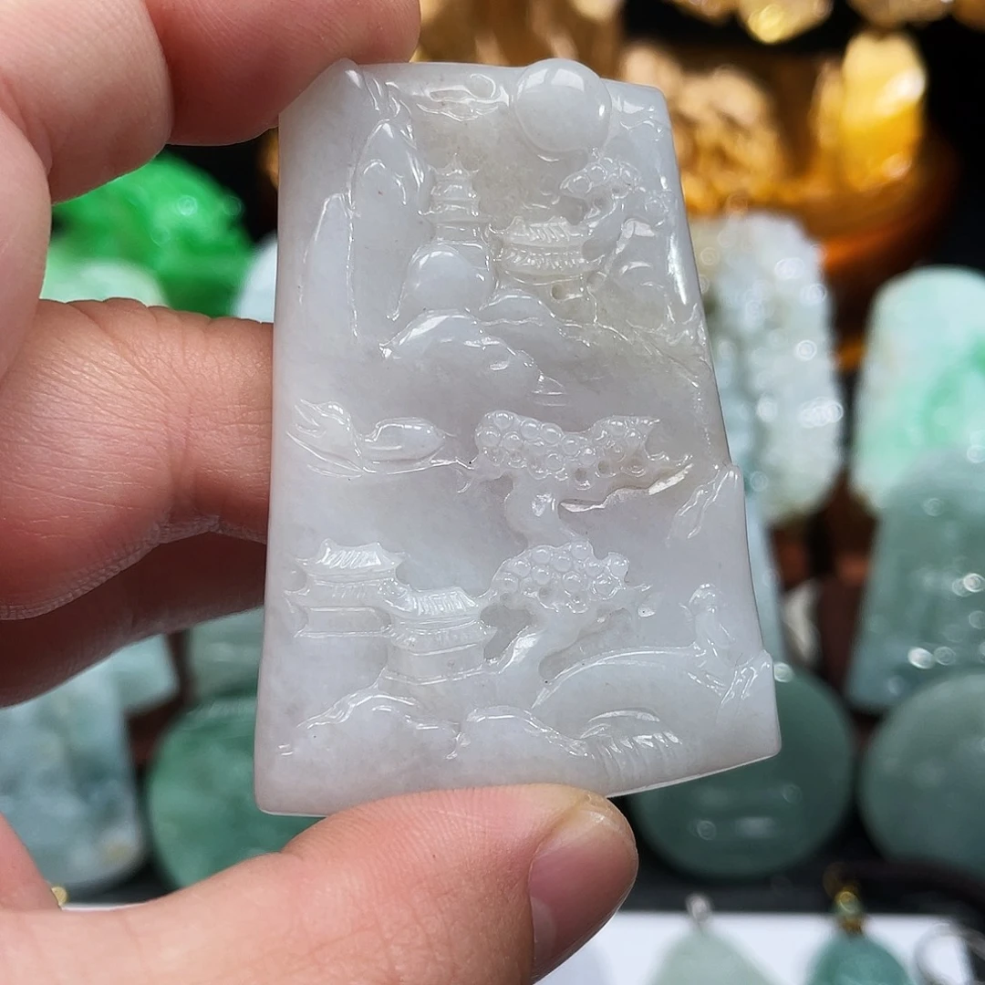 翡翠未镶嵌颈饰山水