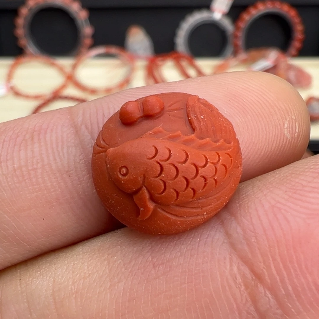 南红玛瑙未镶嵌颈饰满肉金鱼圆饼