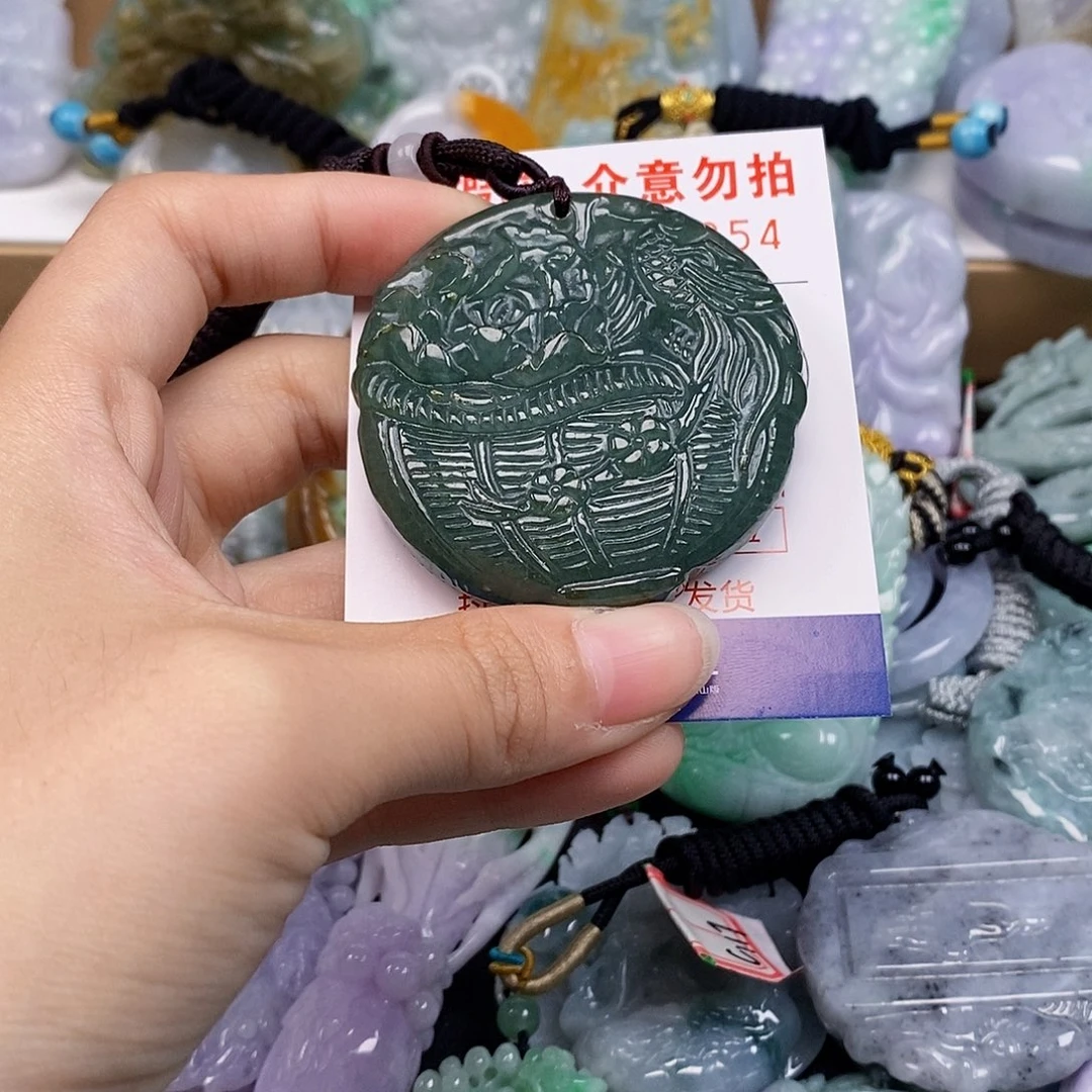 吊坠(不含链)未镶嵌翡翠