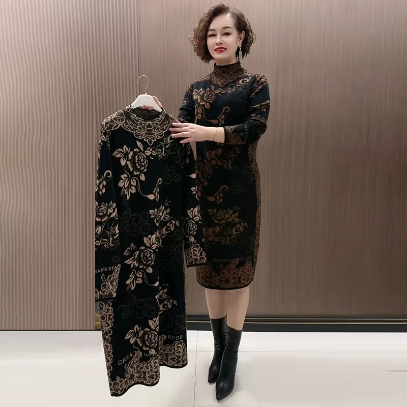 H秋季新款中老年针织连衣裙2025宽松遮肚半高领过膝花色打底裙